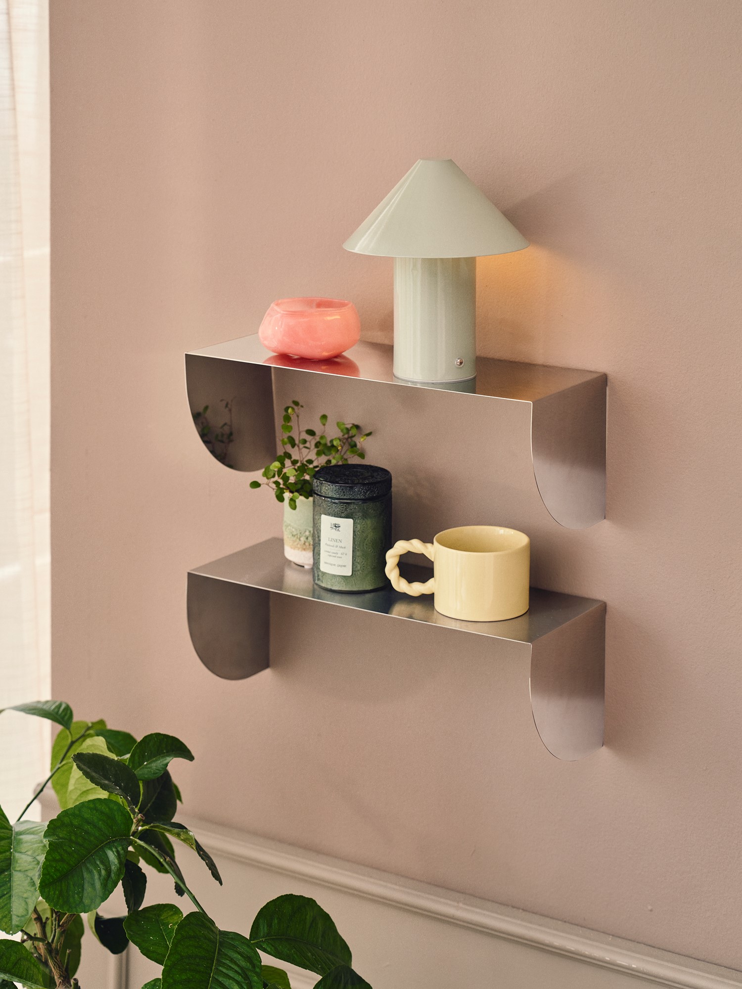 Hylde | Metal. 40 x 15 x 15 cm. | Silver Grey