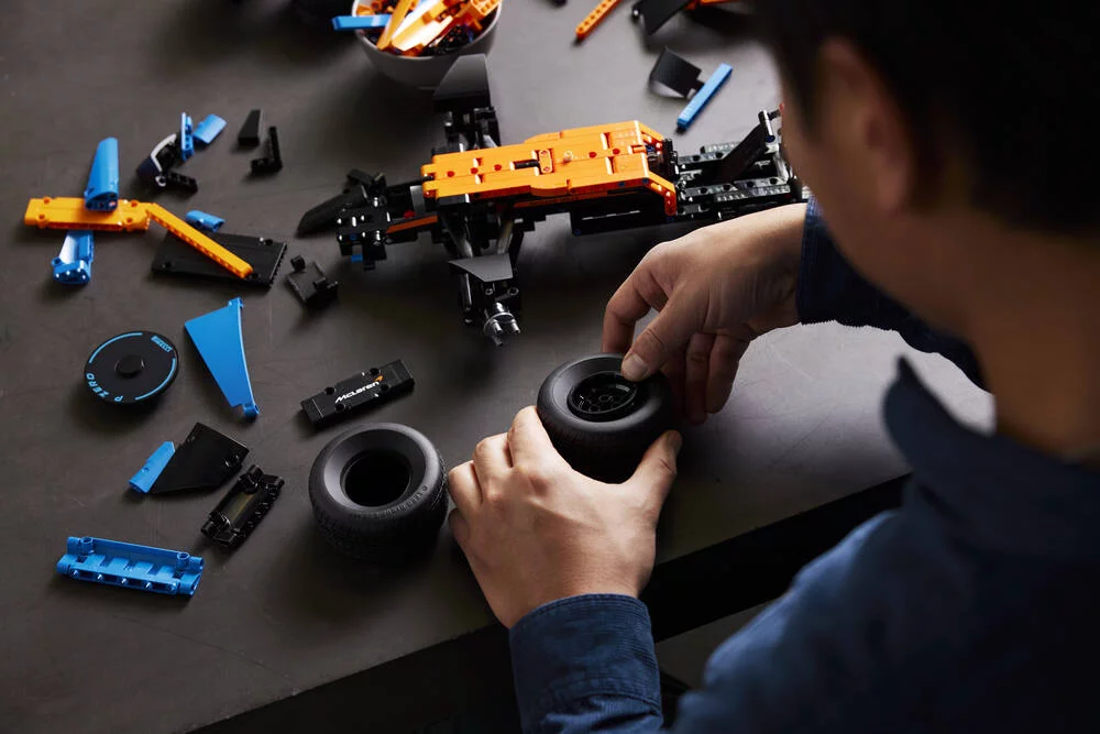 LEGO®TECHNIC 42141 - LA VOITURE DE COURSE MCLAREN FORMULA 1