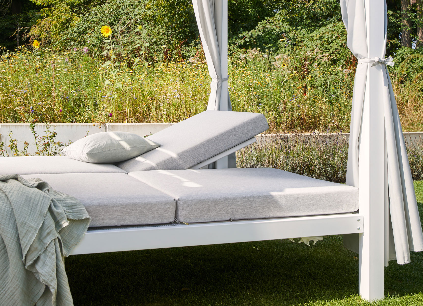 Home Deluxe Sonnenliege LYON mit Abdeckung 208x188x215cm