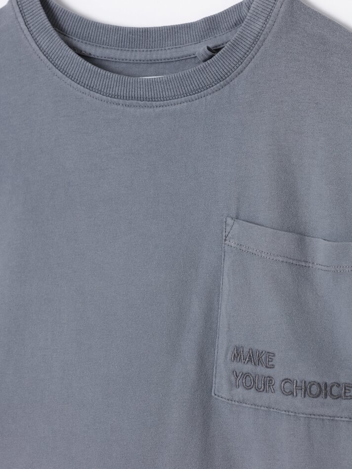 Camiseta com bolso - Chumbo