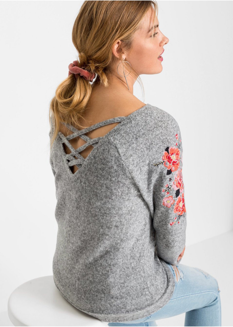 Pull à laçage
