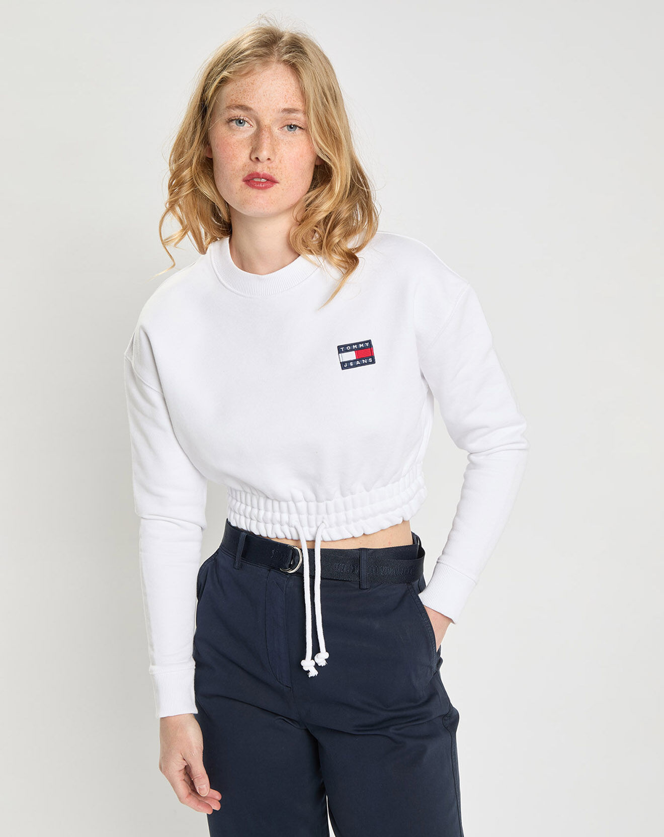 Tommy Jeans Sweat super cropped badge crew blanc