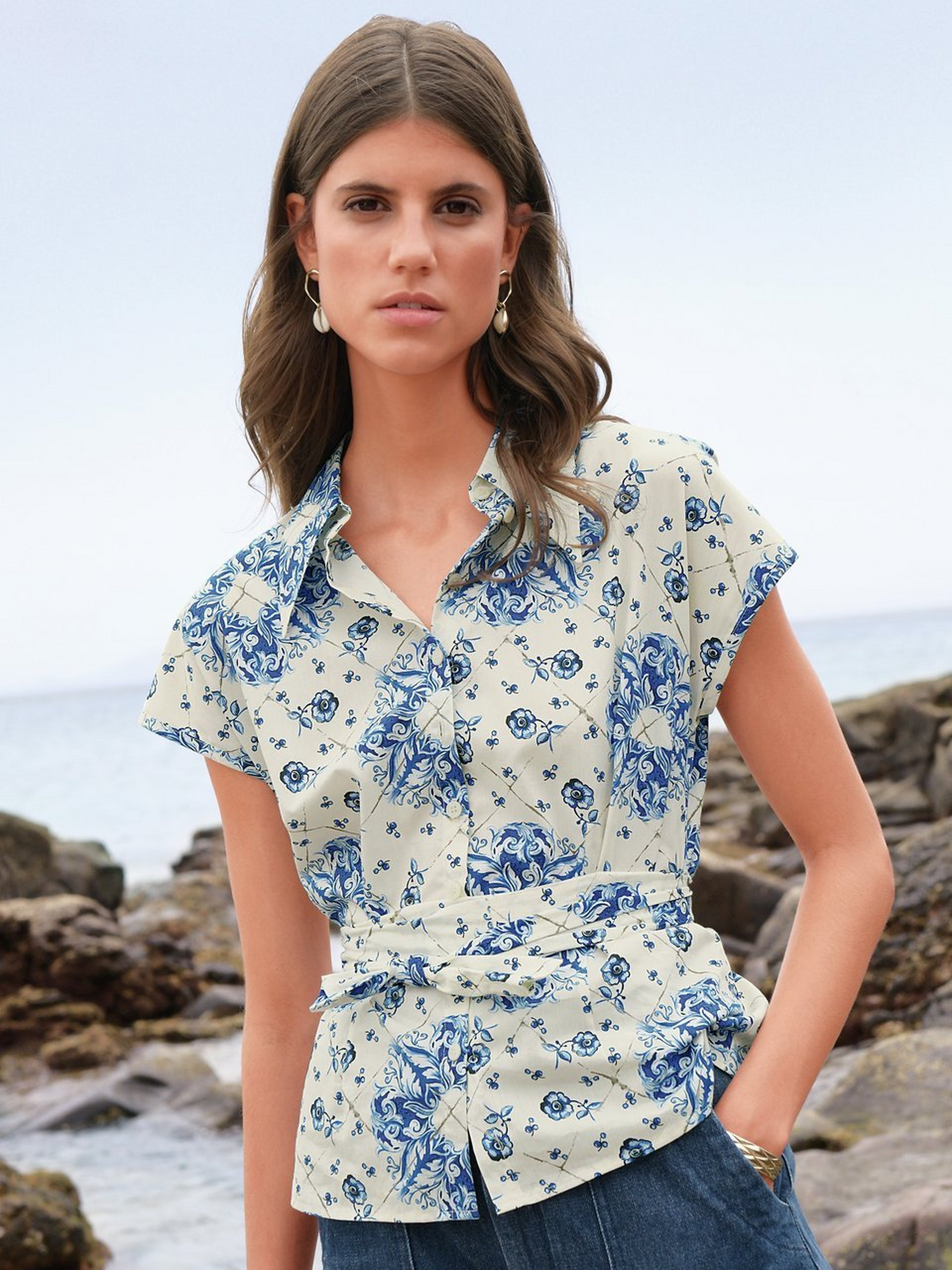 Bluse mit überschnittener Schulter