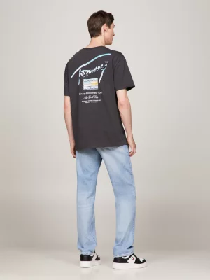 Camiseta com logo metálico nas costas