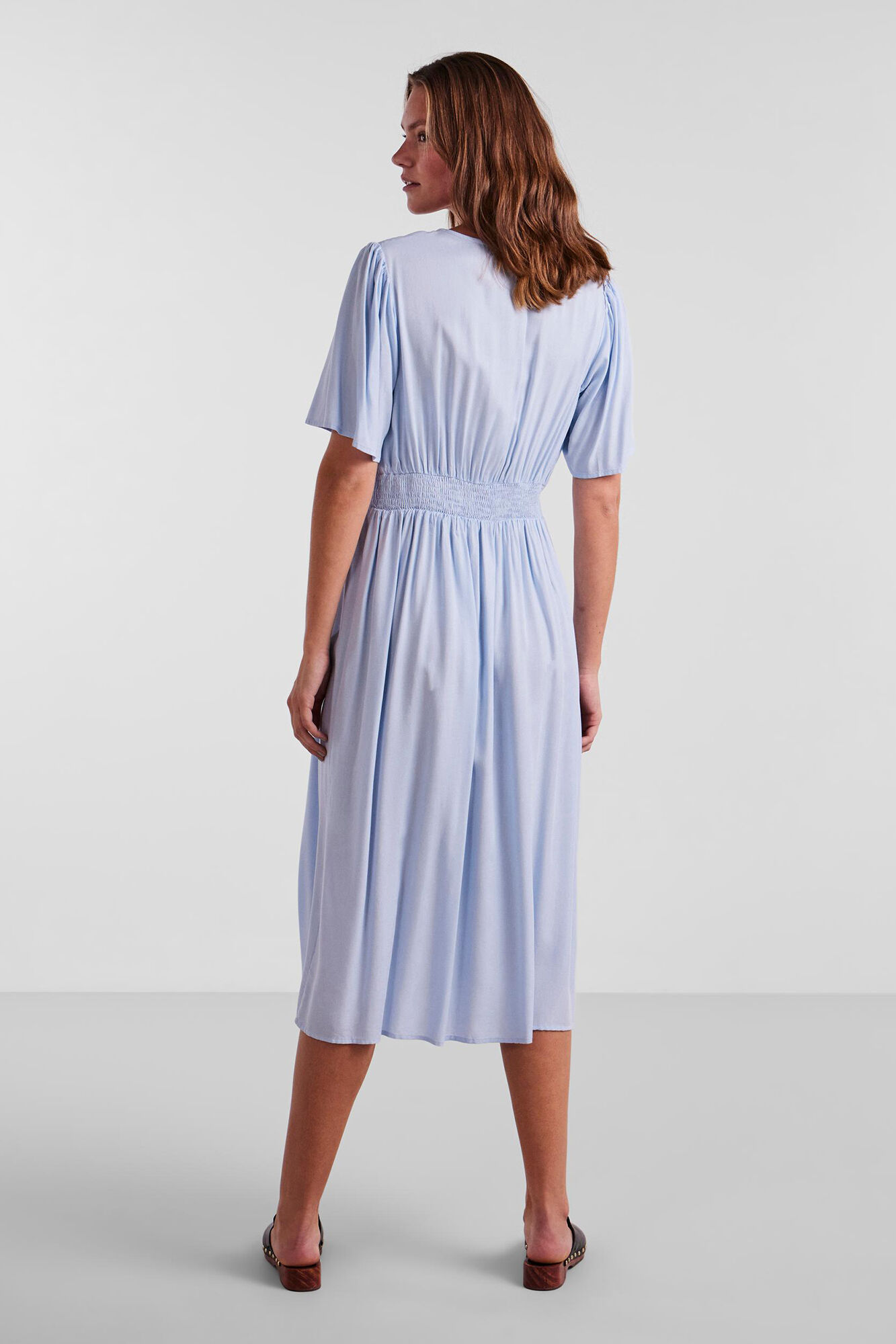 Vestido longo feminino.