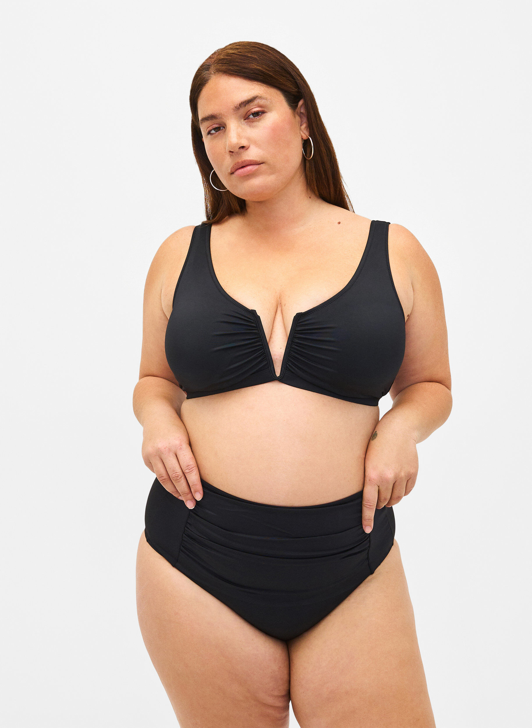 Bikini top med v-bøjle og udtagelige indlæg