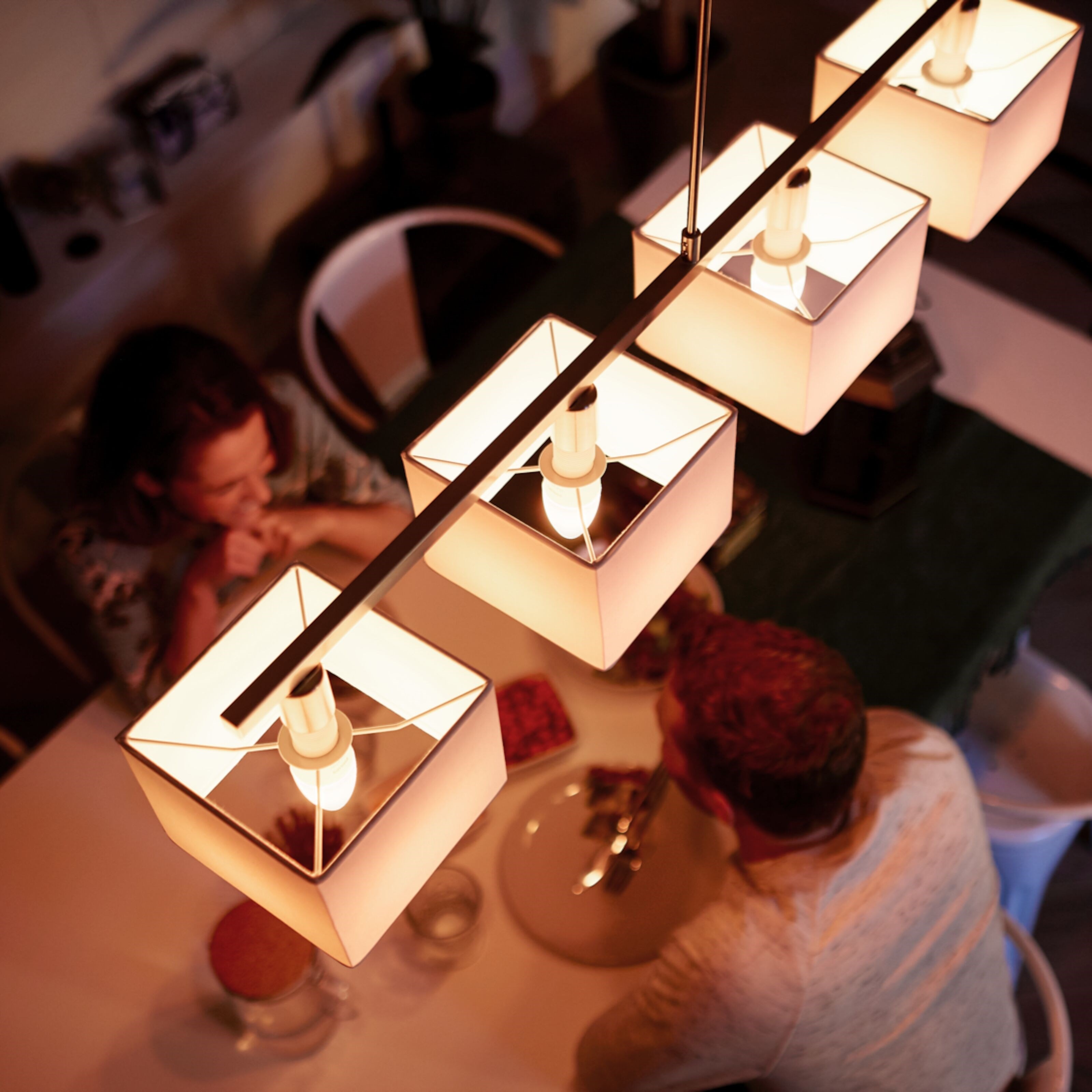 Philips Hue White Smart LED-pære E14 470 lm 1-pk.
