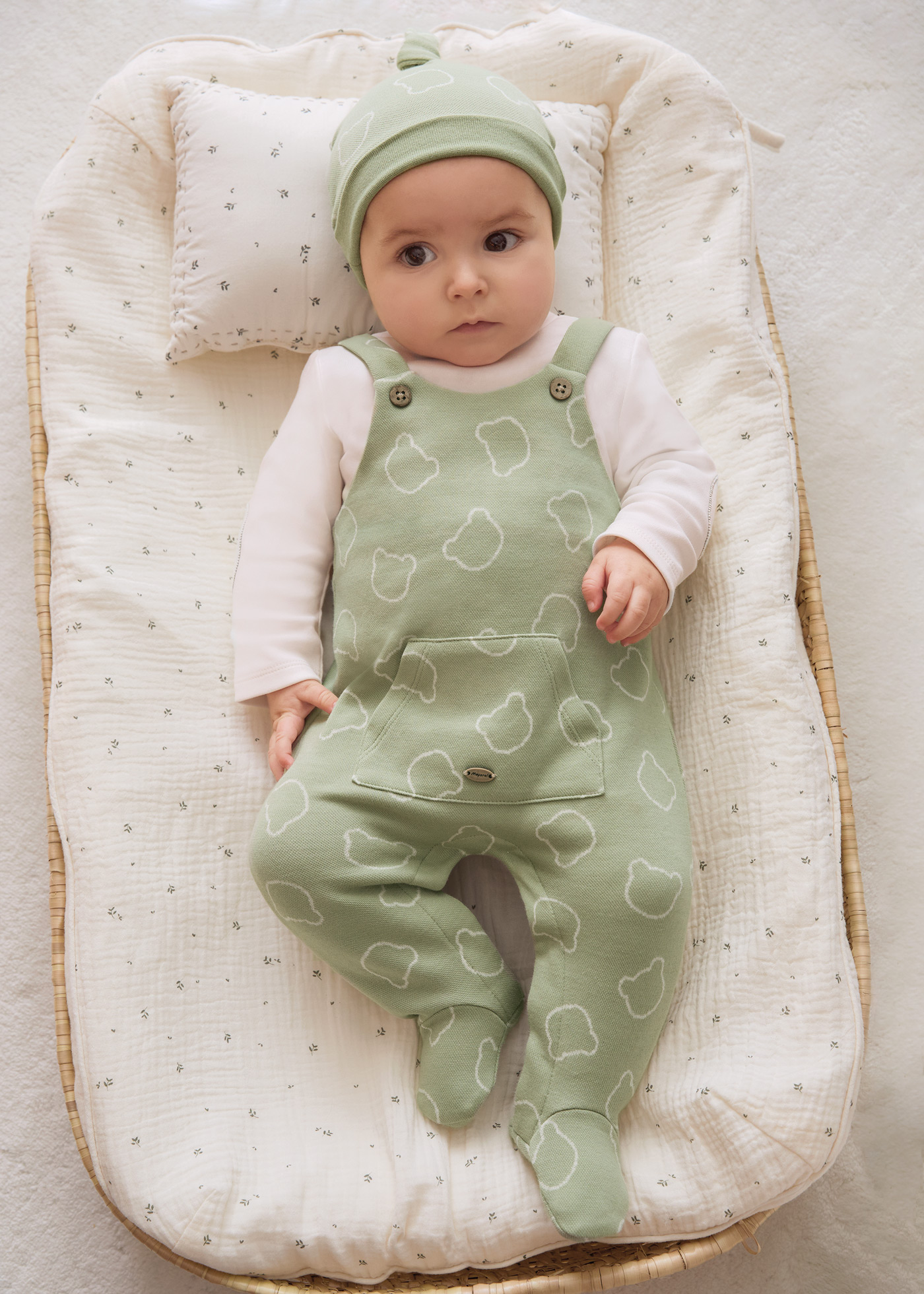 Macacão Better Cotton para recém-nascido com gorro