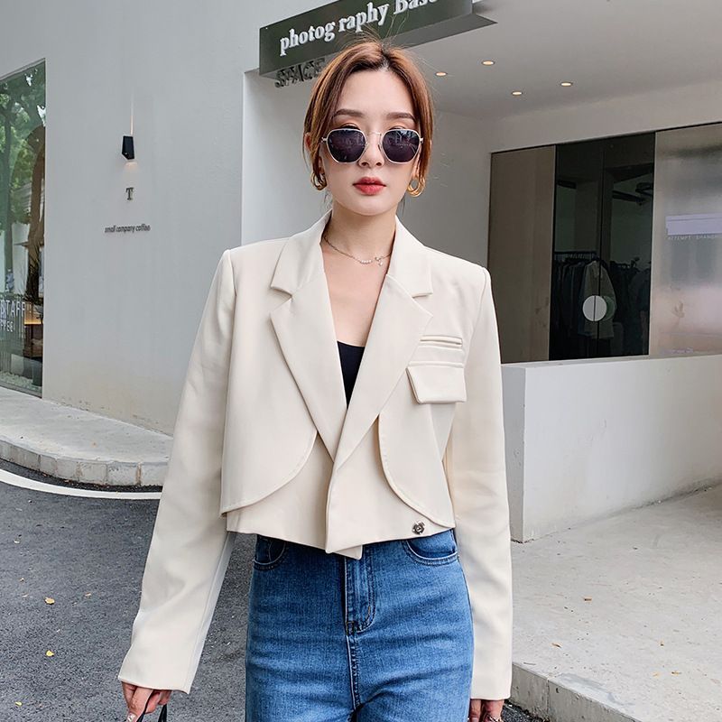 EFO - Cropped blazer met reverskraag en drukknopen