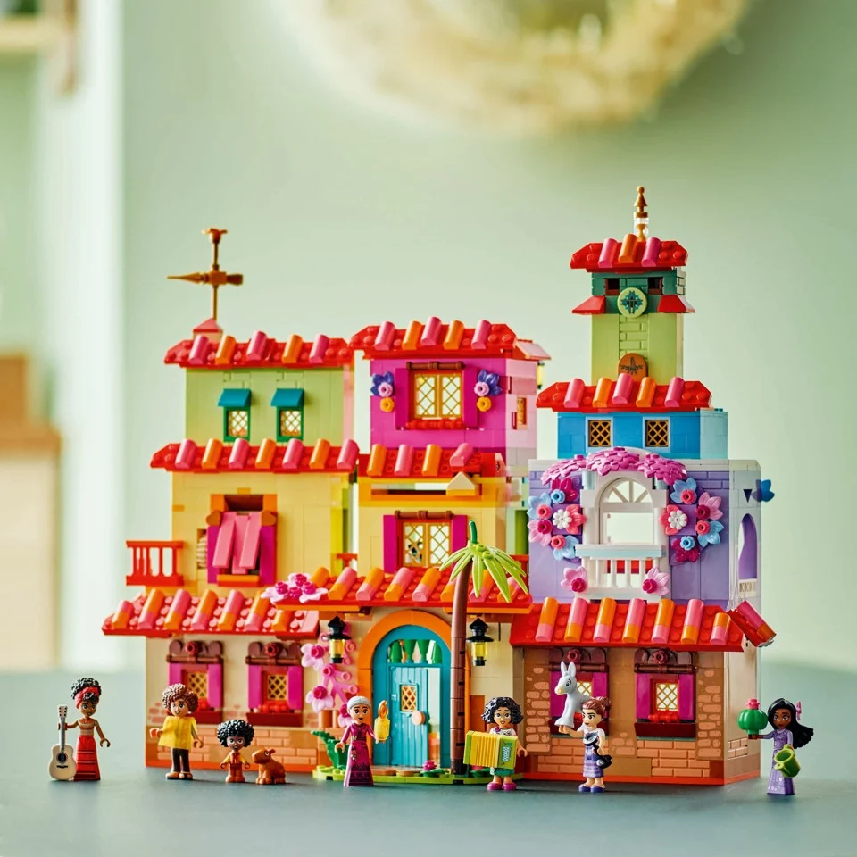 LEGO Disney - Det magiske Madrigal-hus (43245)