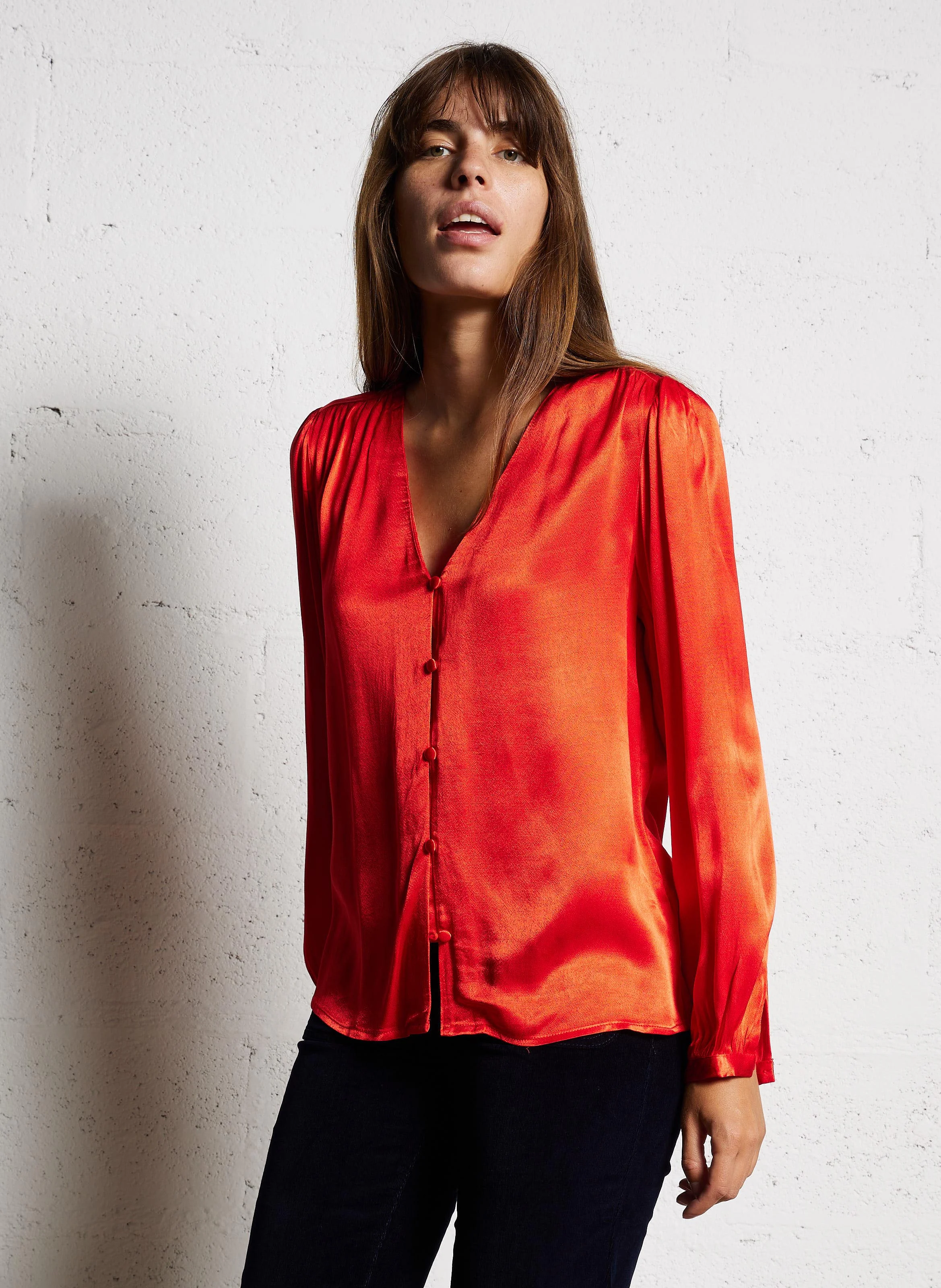 BIANCA - Chemise droite à col V | Rouge