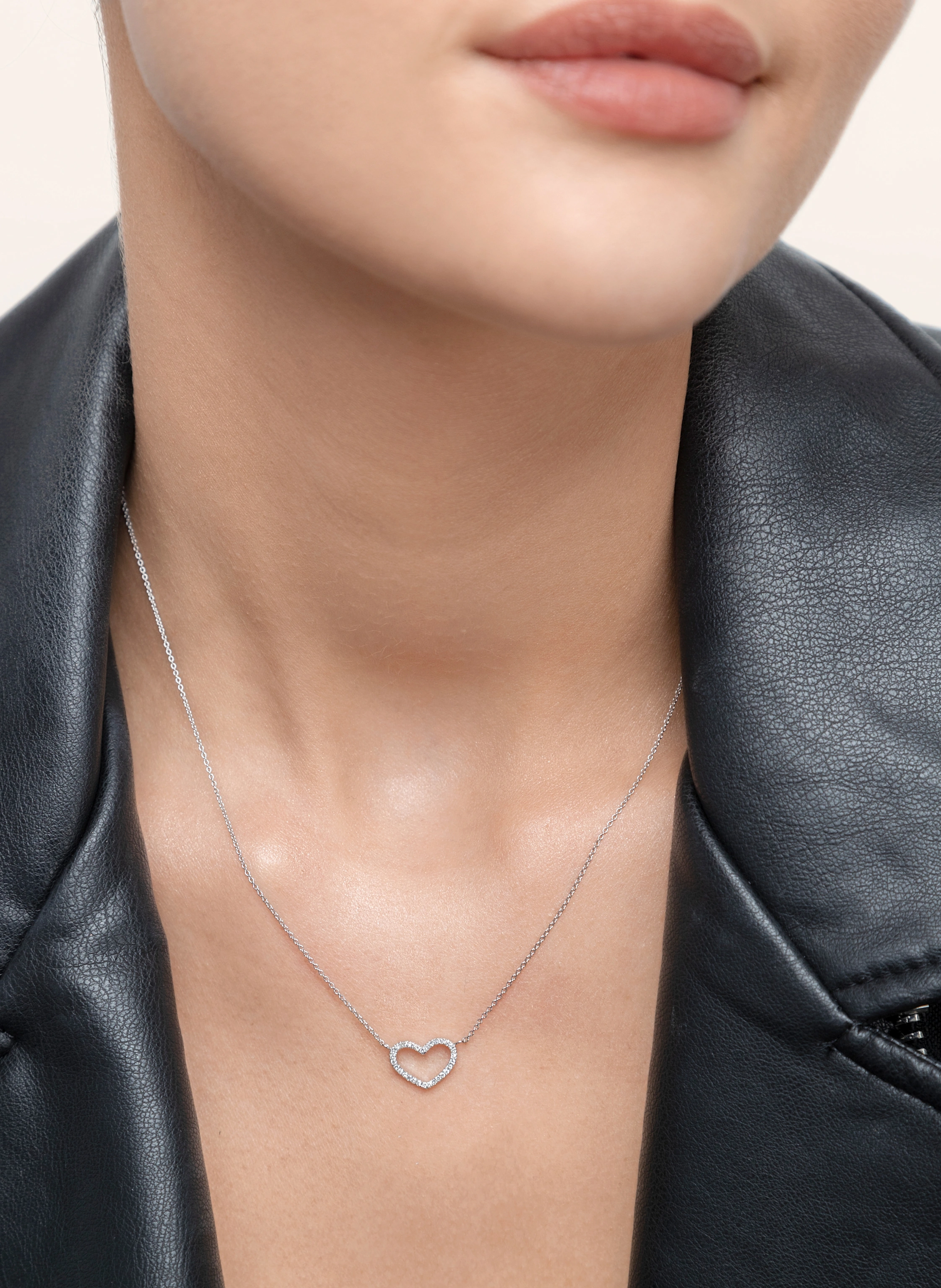 Leaf Halskette HEART aus 18 Karat Weißgold mit Diamanten