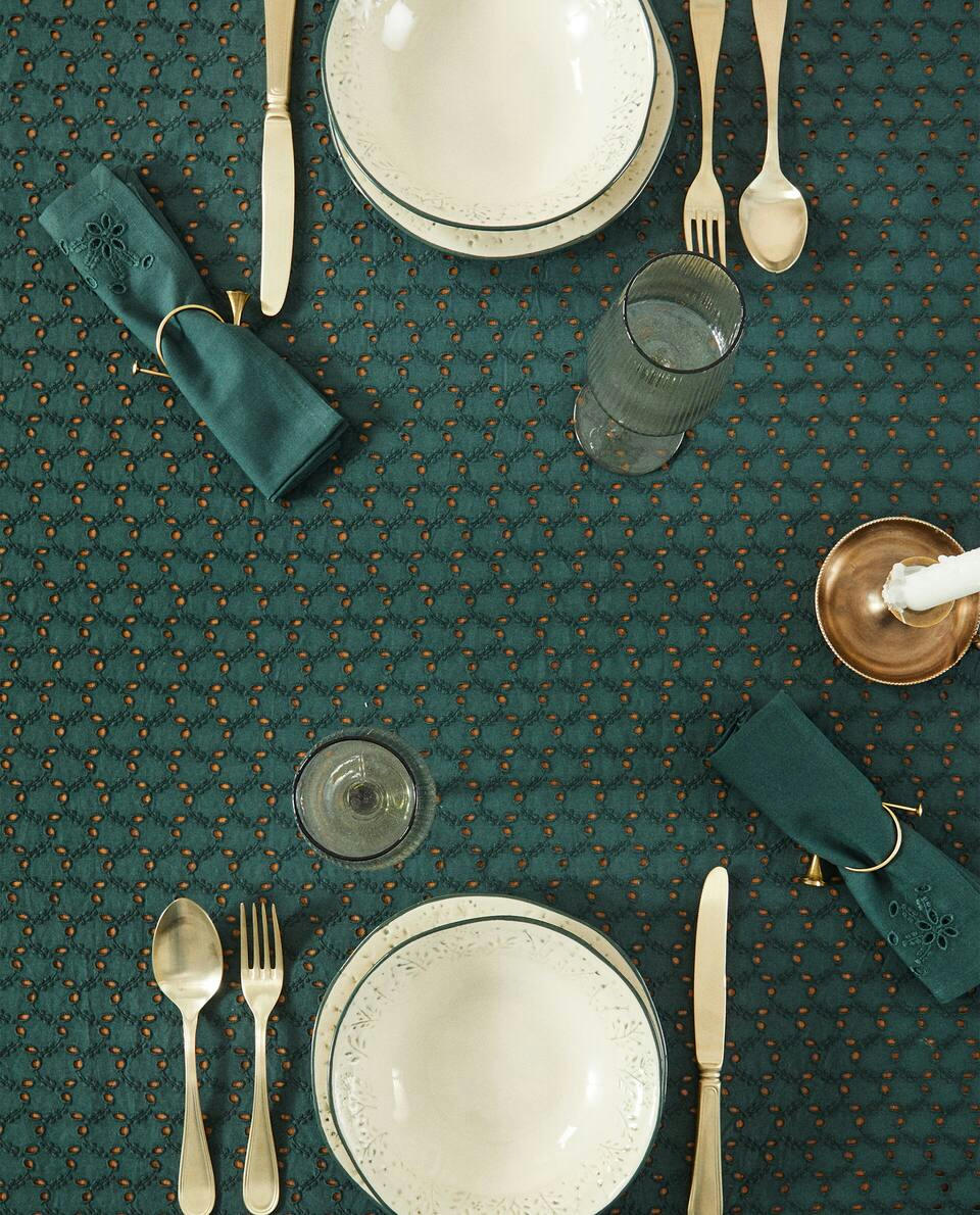 TOALHA DE MESA DE NATAL EM ALGODÃO BORDADO