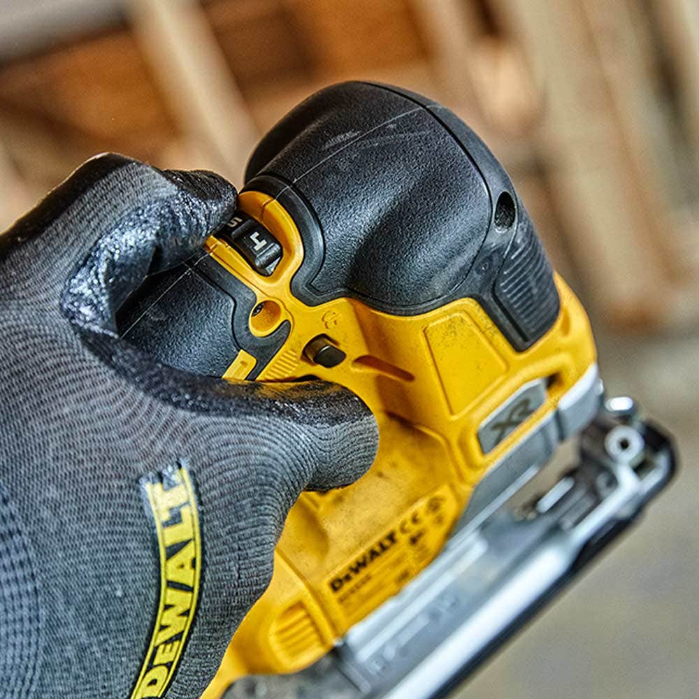 Serra Tico-Tico DEWALT 18V sem Escova com Alça Superior - Modelo DCS334N-XJ