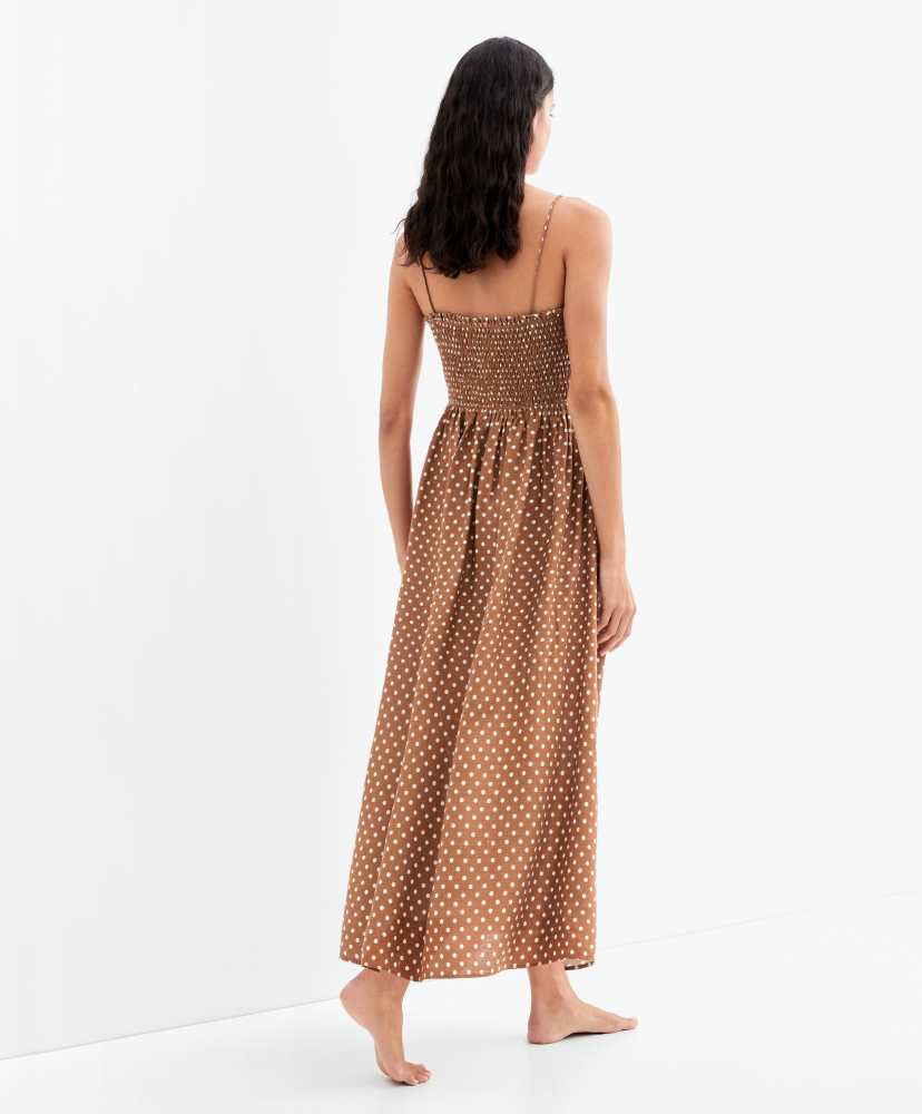 vestido de bolinhas com alças franzidas