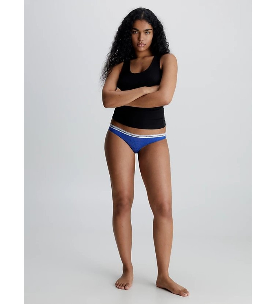 Conjunto de 3 calcinhas clássicas de renda Calvin Klein nas cores verde, azul e bege.