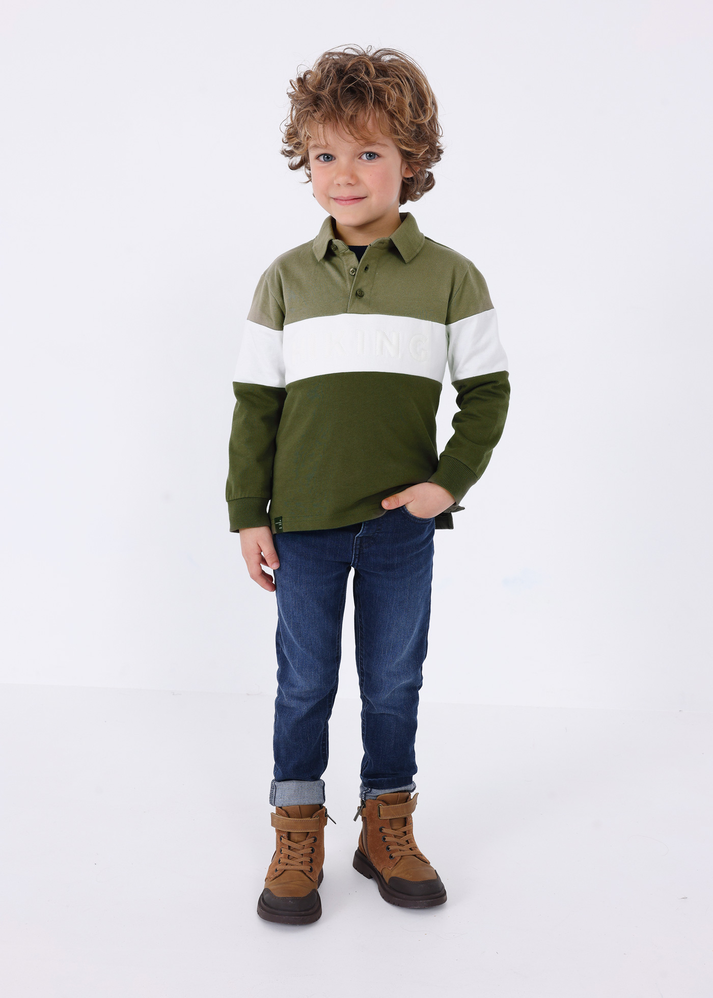 Polo infantil Better Cotton com blocos de cores