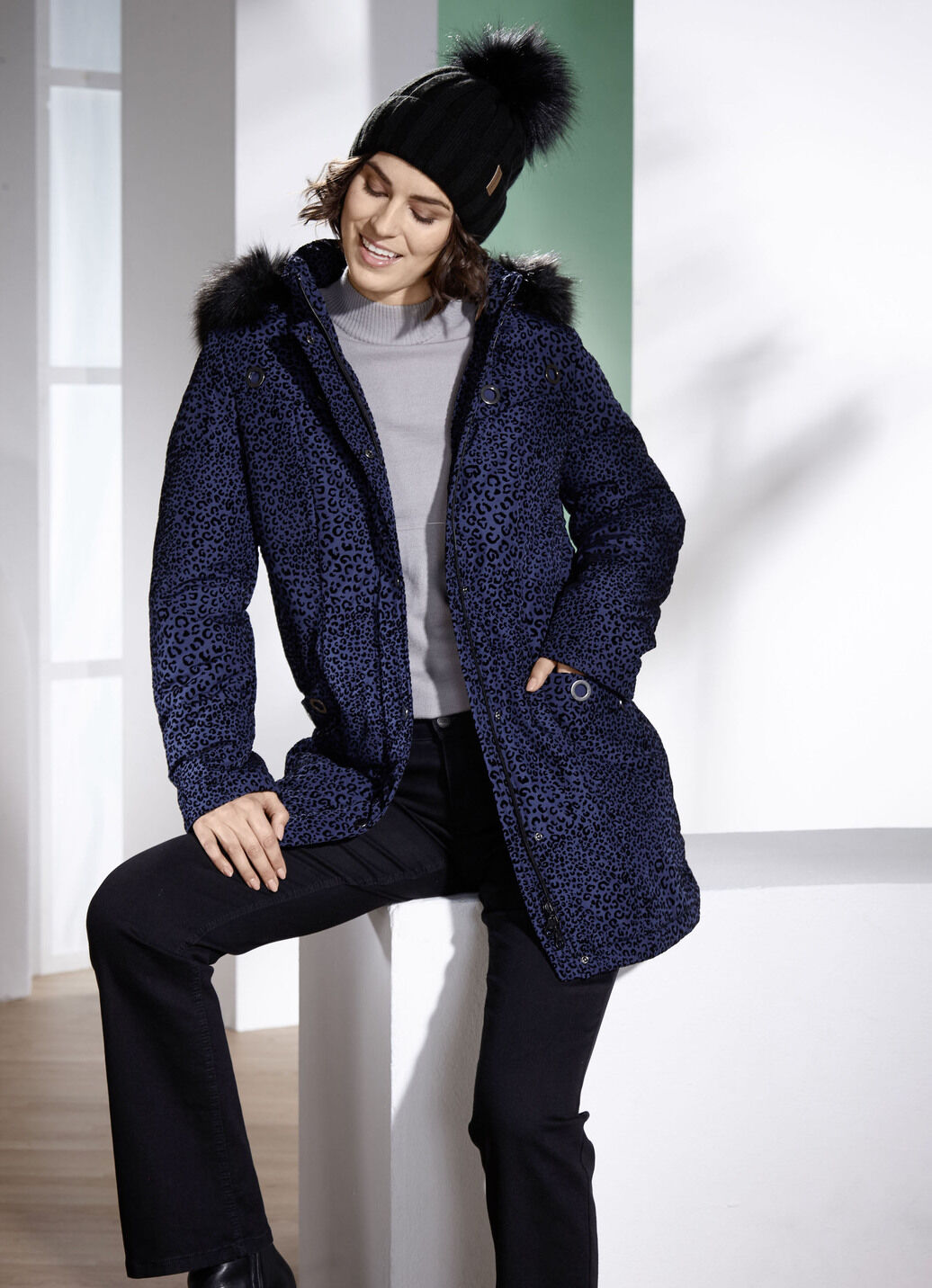 Longjacke mit Raubtierfell-Dessin