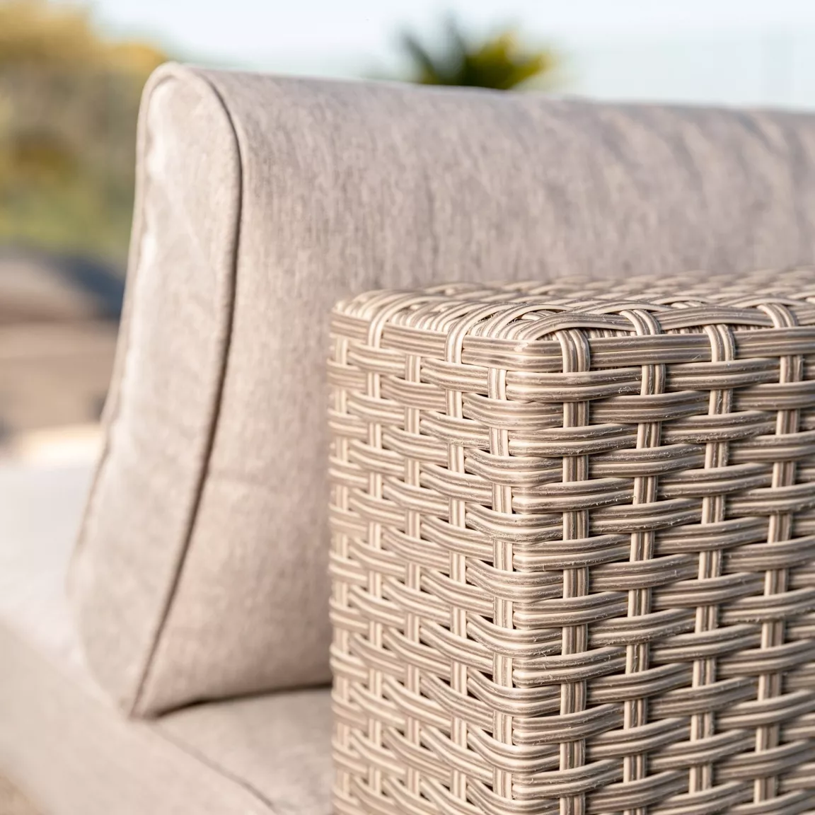 Chauffeuse de jardin en résine tressée 2 places Palma Gris et taupe