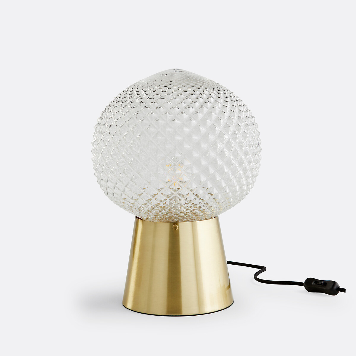 CAMILLE OMERIN X LA REDOUTE INTERIEURS<br>Candeeiro de mesa em vidro cinzelado e latão usado