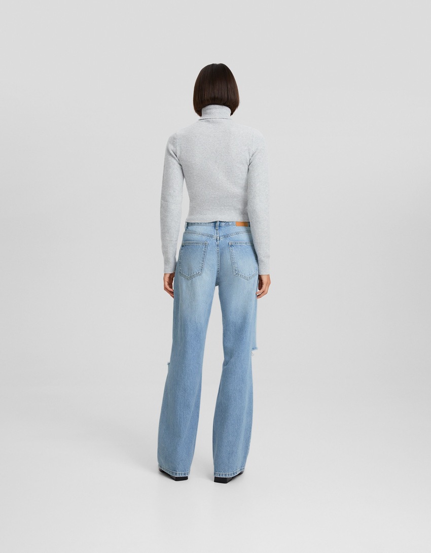 Calça jeans rasgada de perna larga dos anos 90