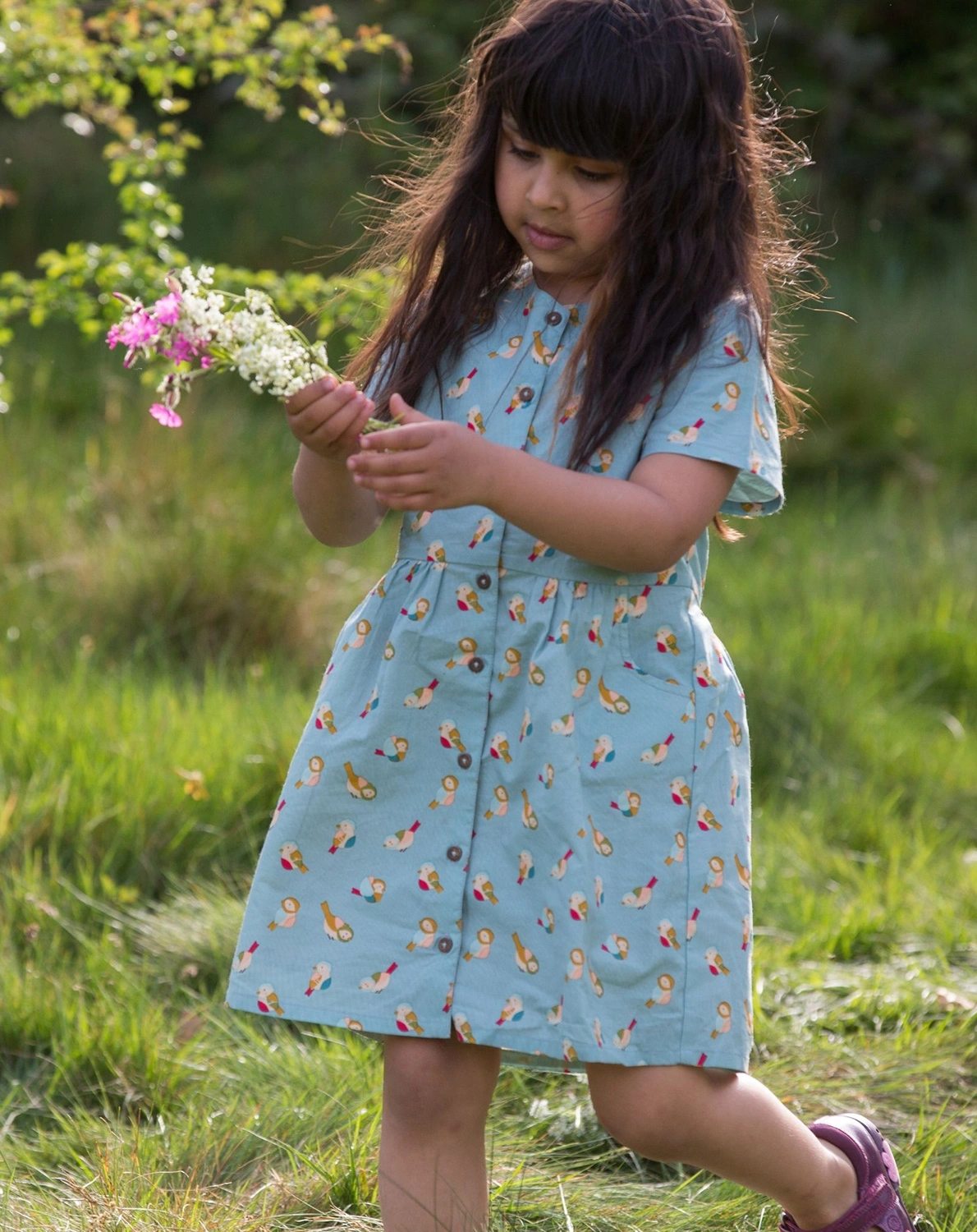 Kurzarmkleid RAINBOW BIRDS mit Knöpfen in hellblau