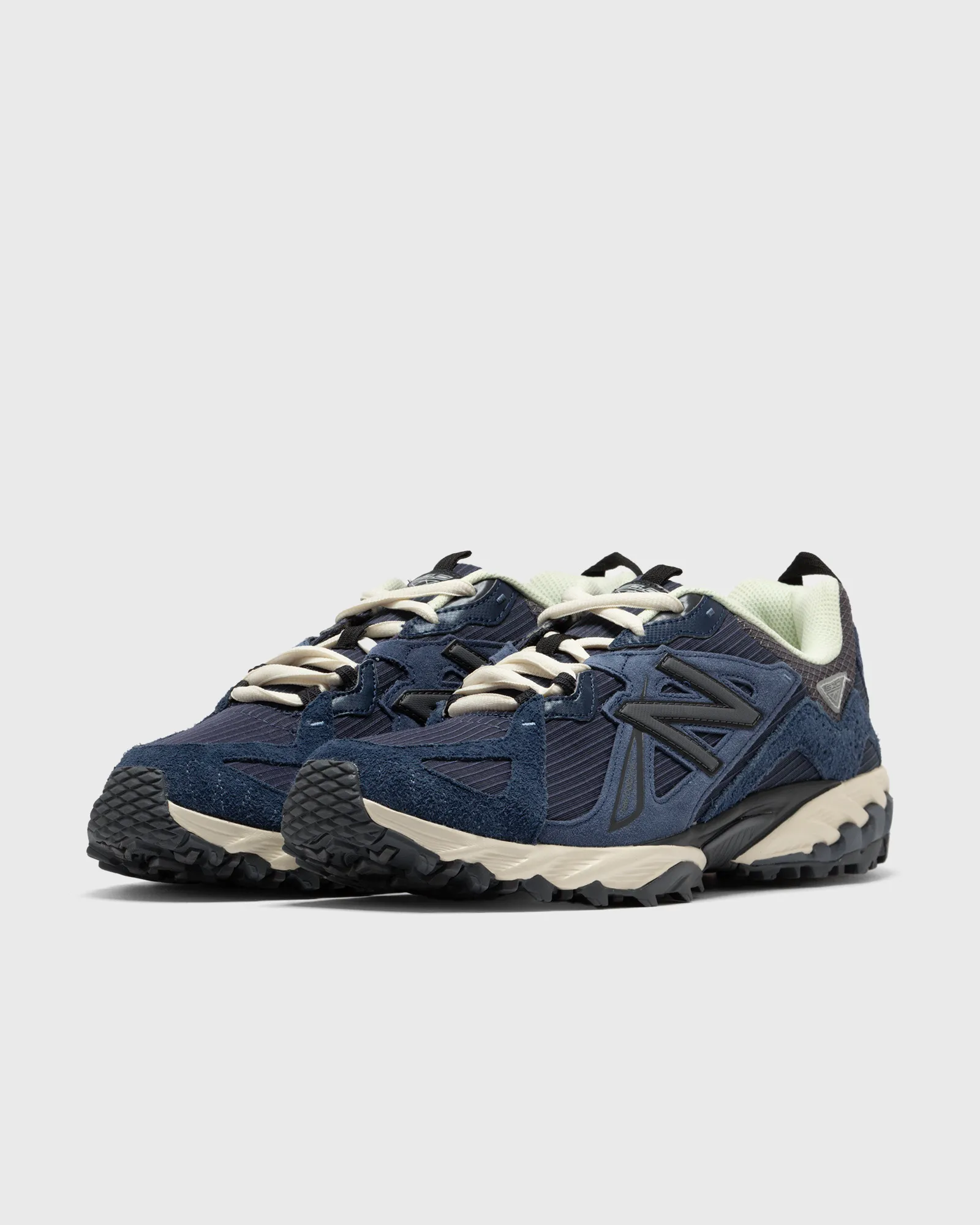 New Balance 610 
