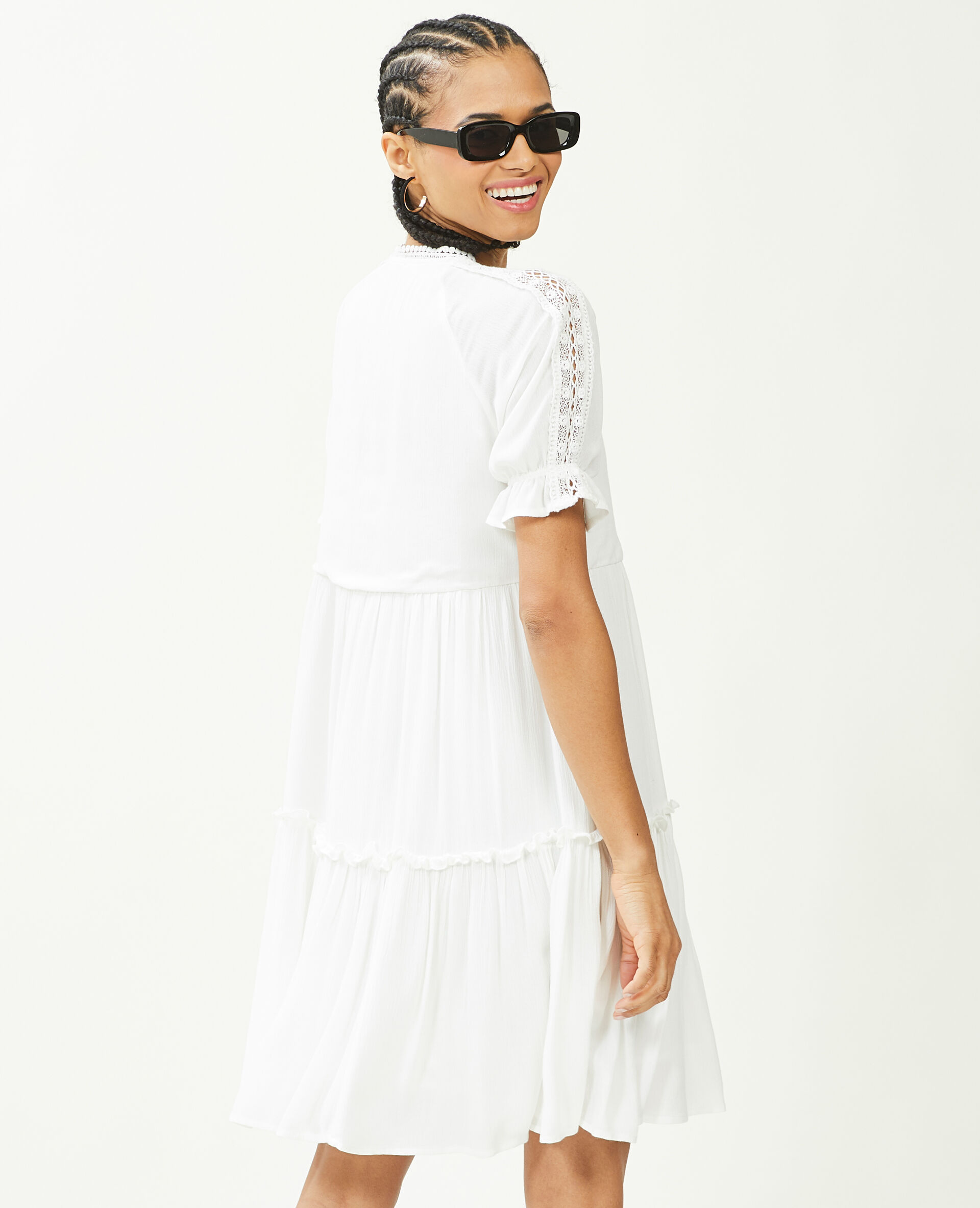 Robe courte avec dentelle et volants - Blanc