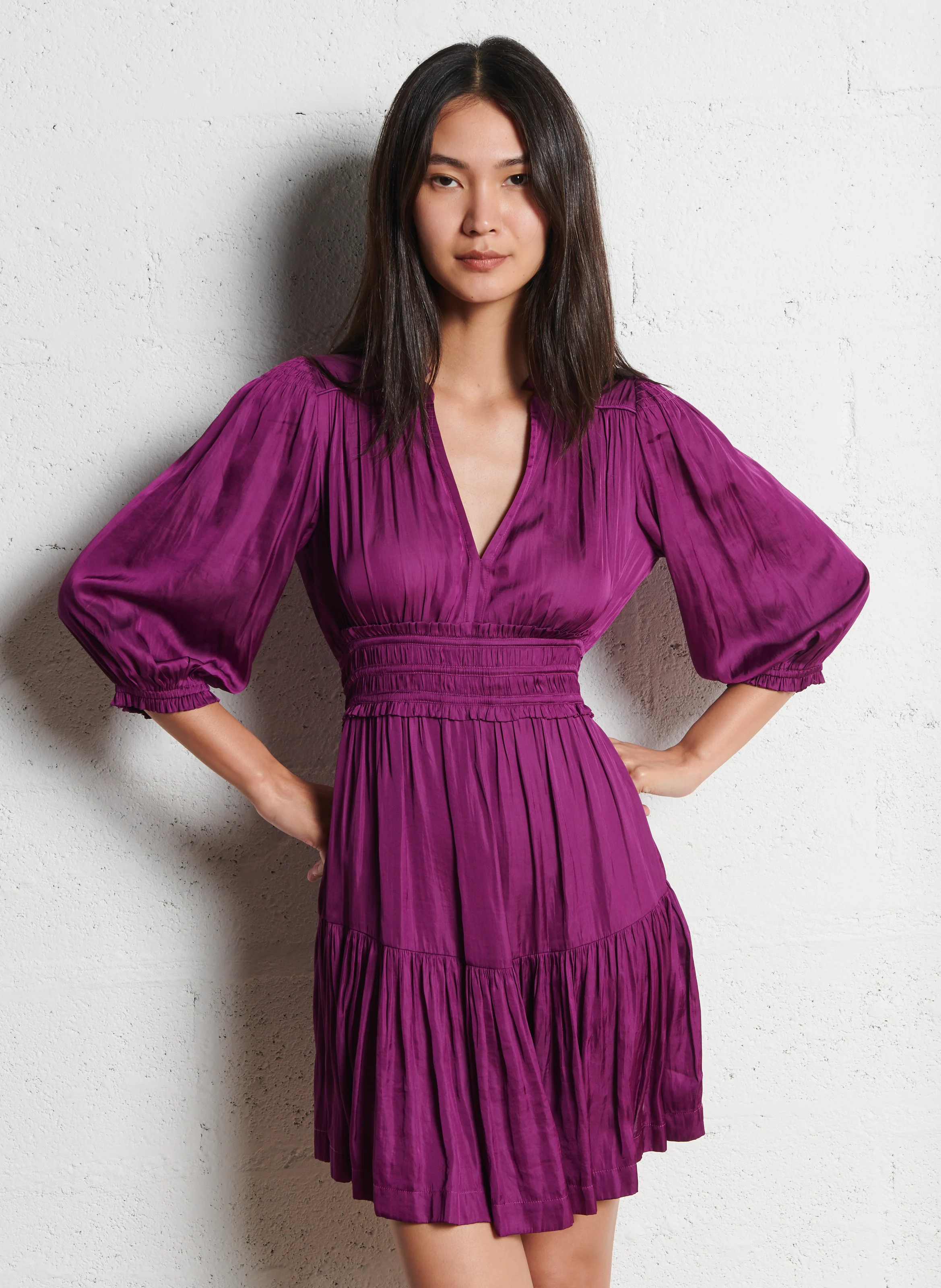 CYRILIA - Robe courte col V satinée | Violet