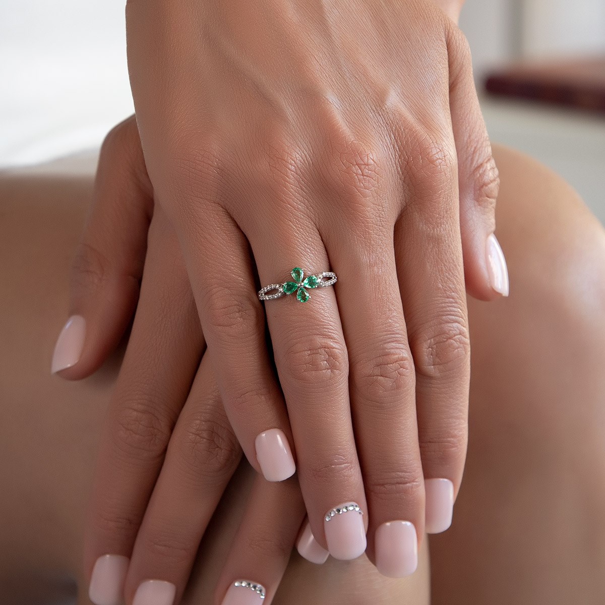Bague ADEN Or 585 Jaune Fleur Emeraude et diamants 1.95grs