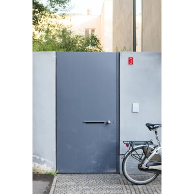 Hausnummer Spiekermann Industrial, Reinrot RAL 3028, B