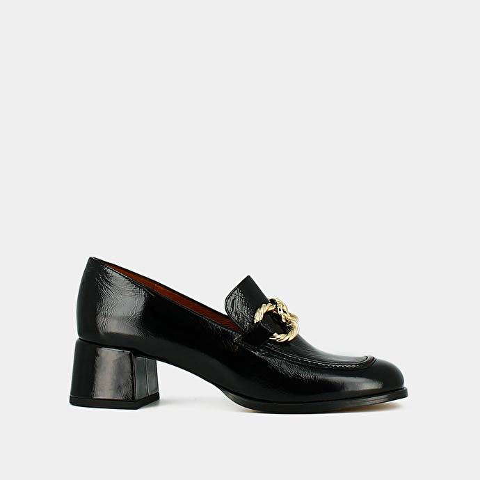 Mocassins à bouts carrés et boucles dorées  en cuir brillant noir