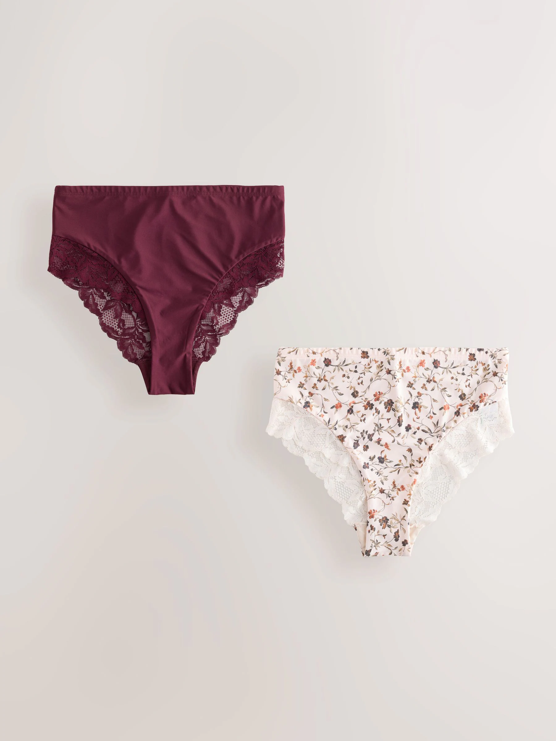 Crèmekleurige bloemenprint & bessen - Slipje met kanten afwerking