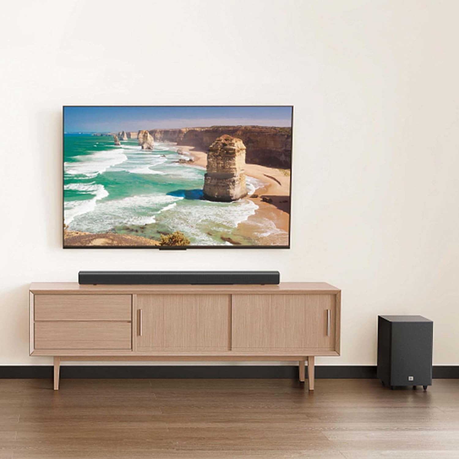 JBL Cinema SB 550, Barre de son 3.1 canaux avec caisson de basses sans fil, connexion HDMI ARC, Dolby Audio, musique sans fil en streaming, Bluetooth intégré, design compact, 250 W, en noir