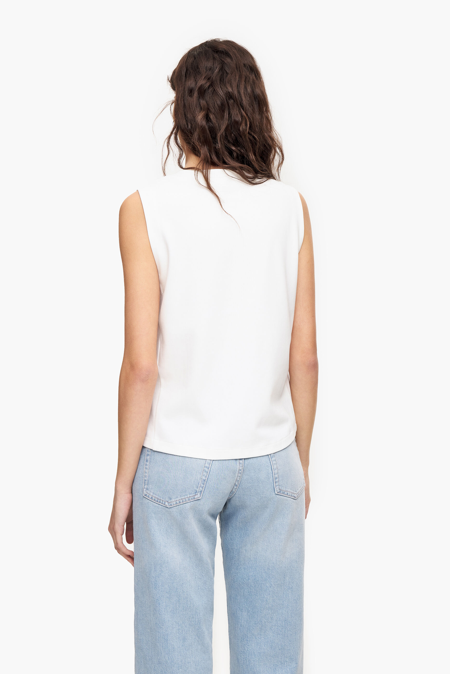 blusa sem mangas cor marfim