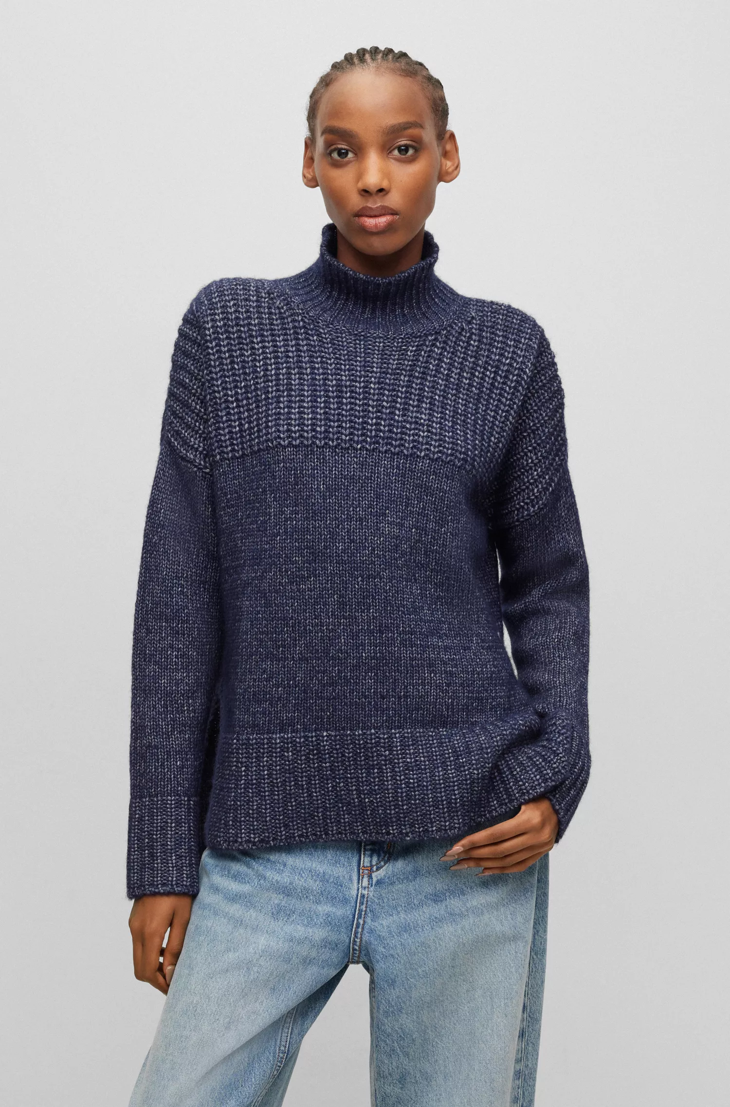 Suéter HUGO vermelho de modelagem oversized com texturas variadas.