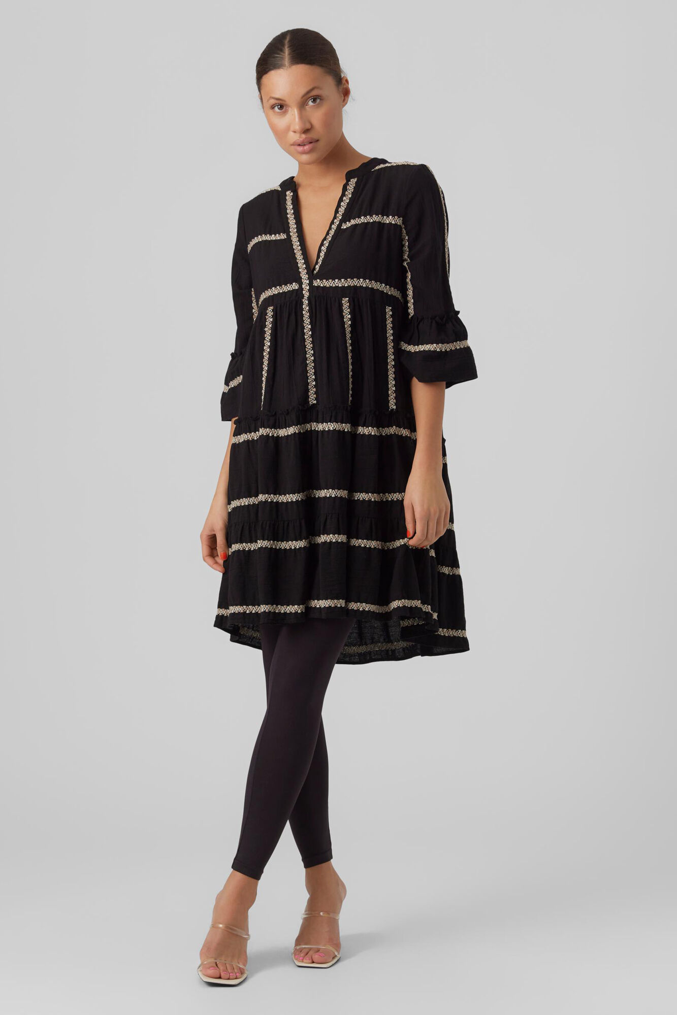 Vestido curto de manga 3/4 - Preto