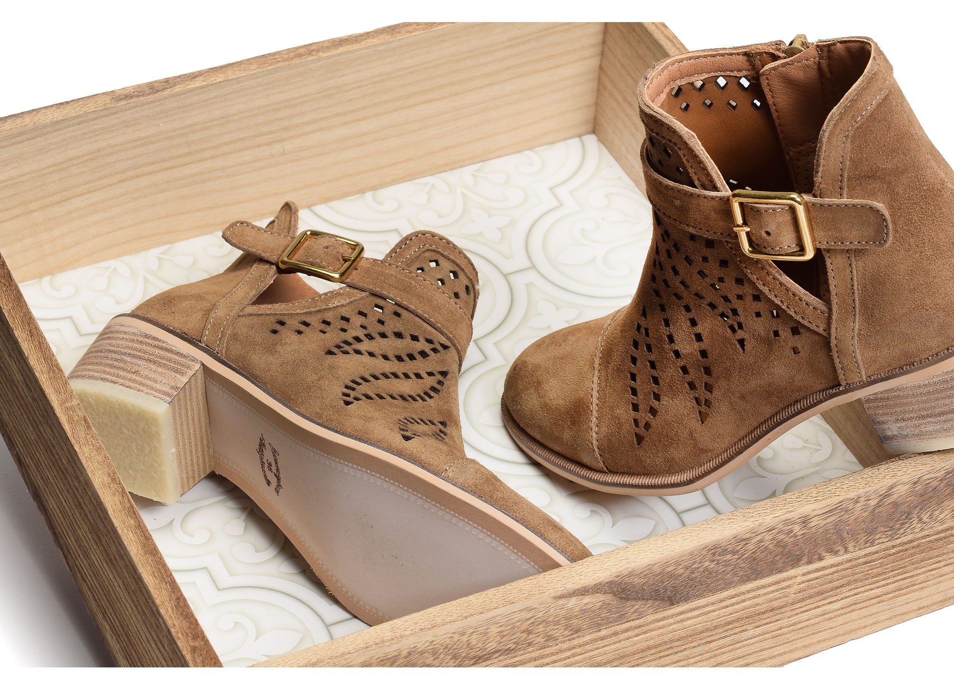 Nelly 5054 camel