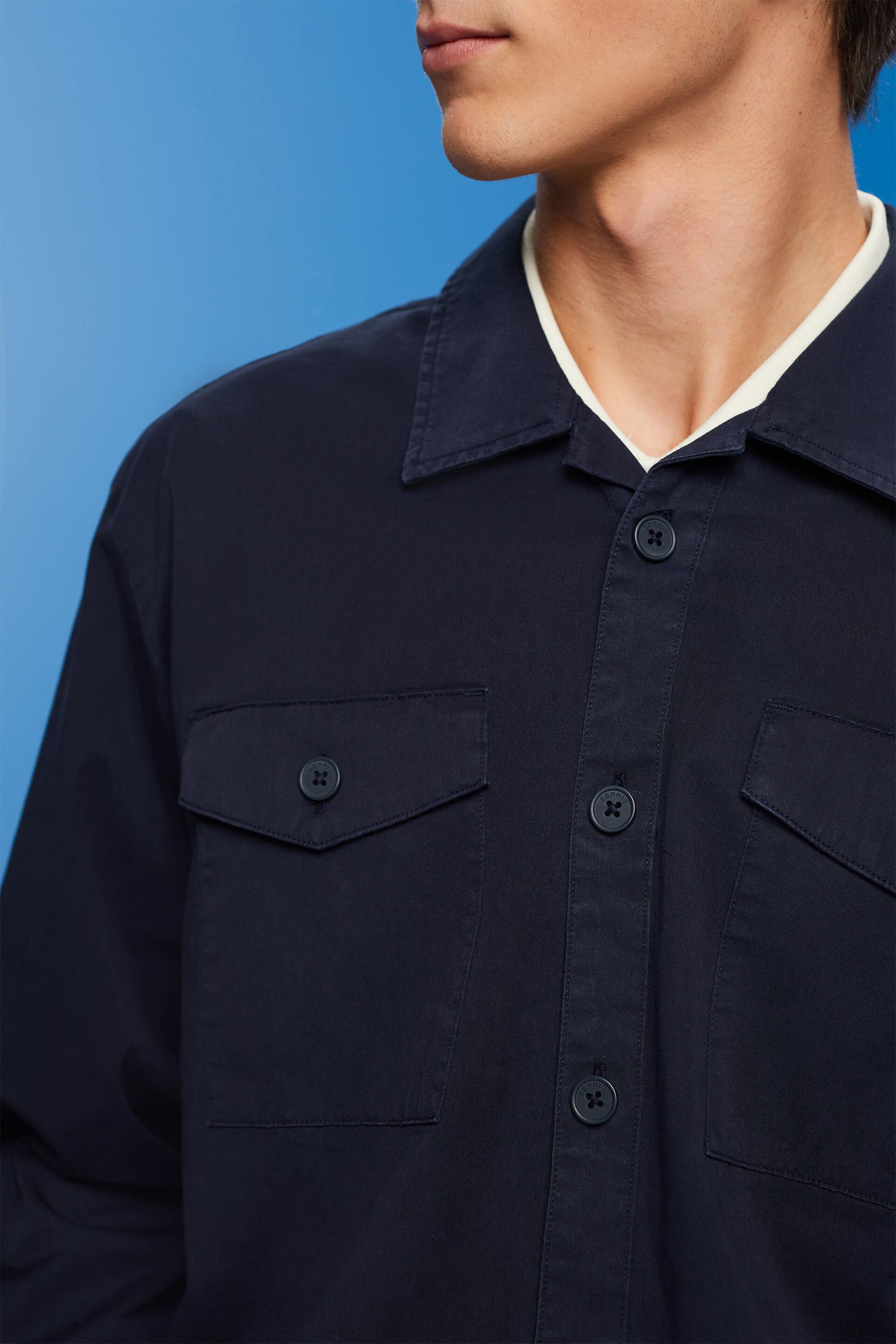 Chemise en coton munie de deux poches-poitrine