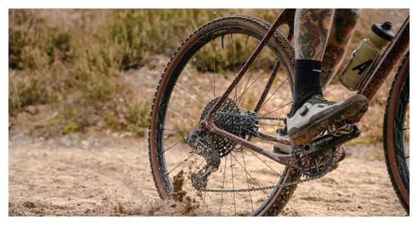 Pneu Gravel Hutchinson Tundra 700 mm Tubeless Ready Souple Hardskin Bi-Compound Flancs Beiges Tan