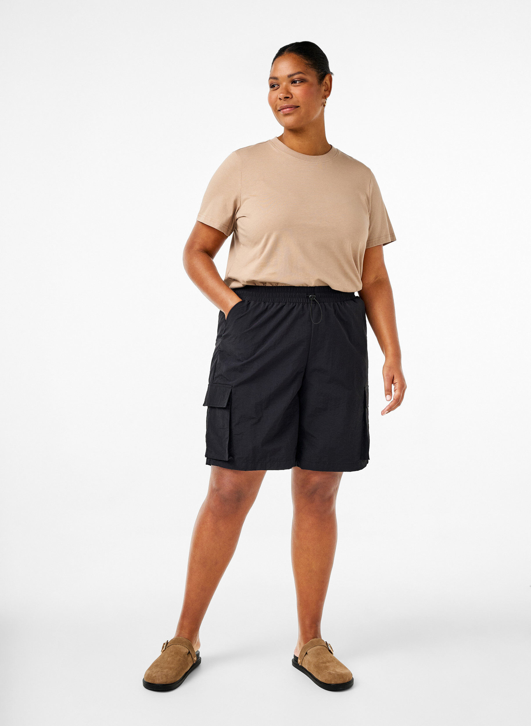 Basis t-shirt i bomuld med rund hals