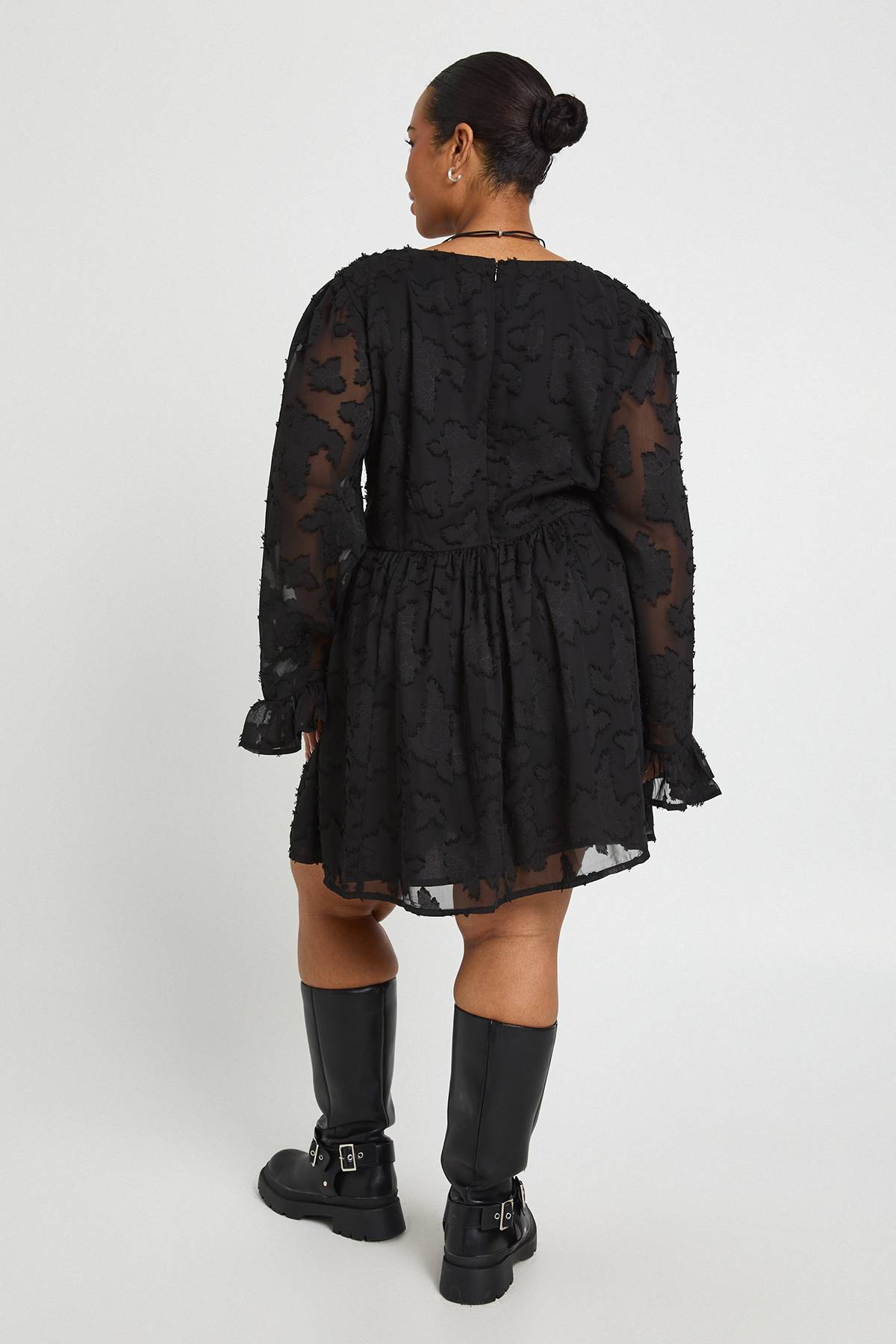 boohoo Robe Patineuse Manches Longues Motif Floral Dévoré Grande Taille