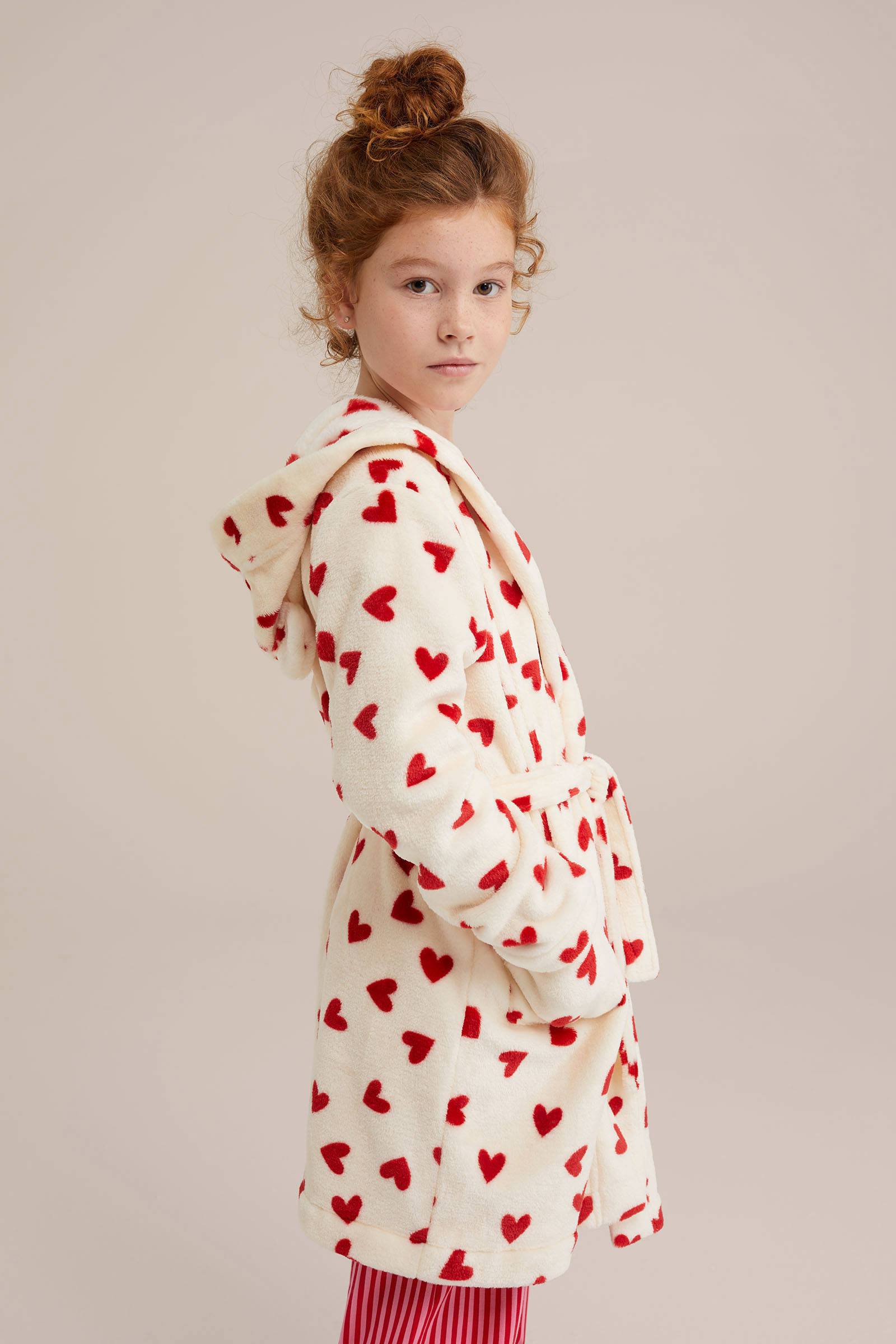 WE Fashion fleece badjas met hartjes print offwhite/rood