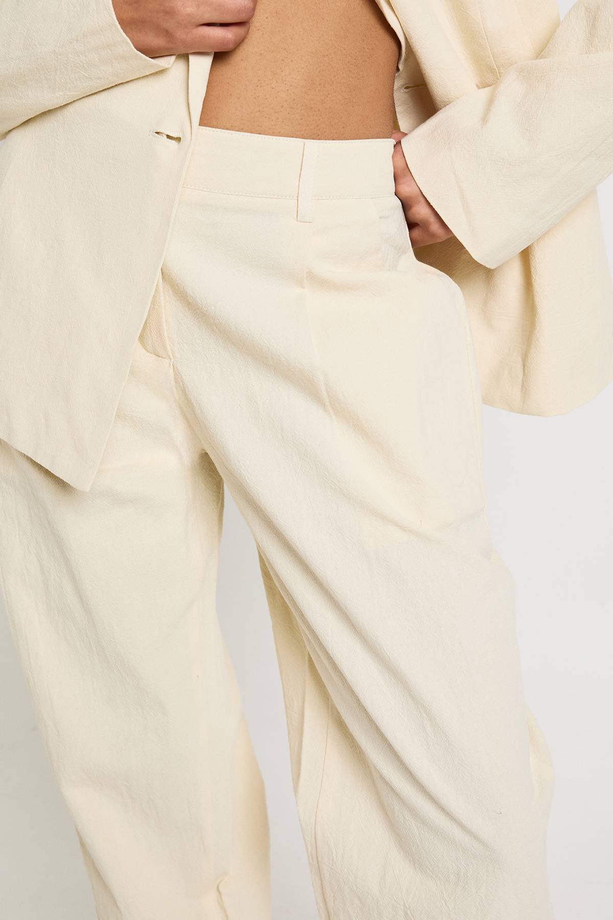 boohoo Pantalon en lin ajusté à jambe droite