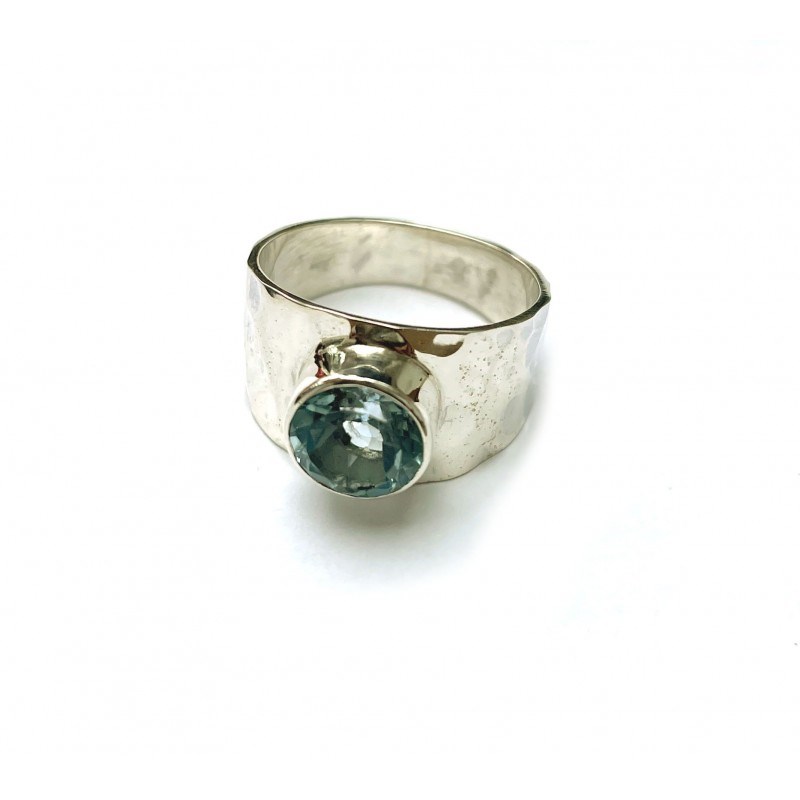 Bague jonc en argent et topaze bleue facettée