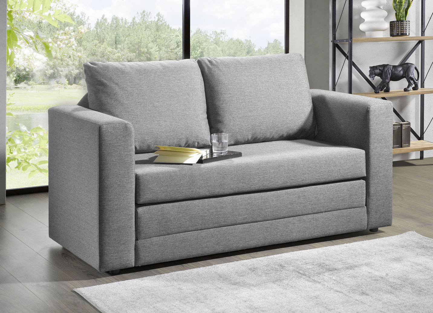 Schlafsofa mit 2 großen, weichen Rückenkissen