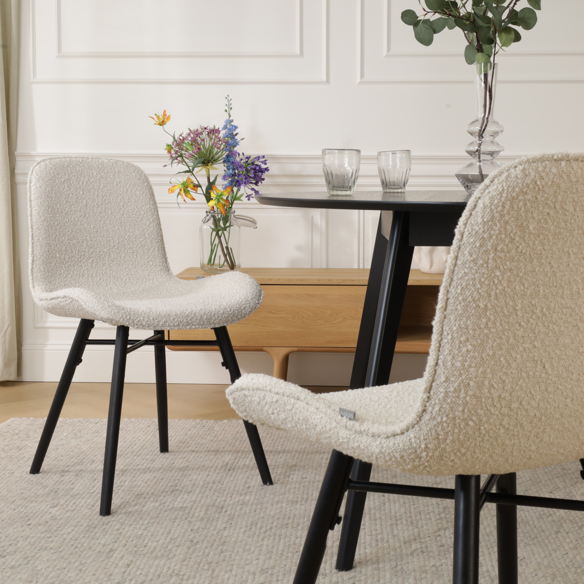 Eetkamerstoel Nena-Fé bouclé beige - zwart onderstel