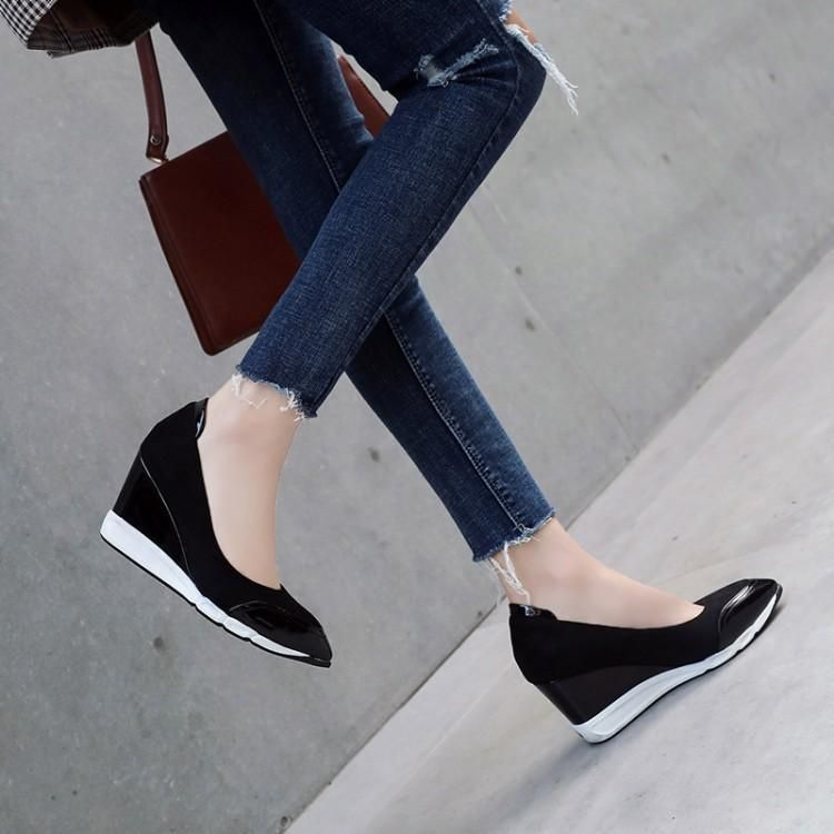 Freesia - Puntige pumps met sleehak