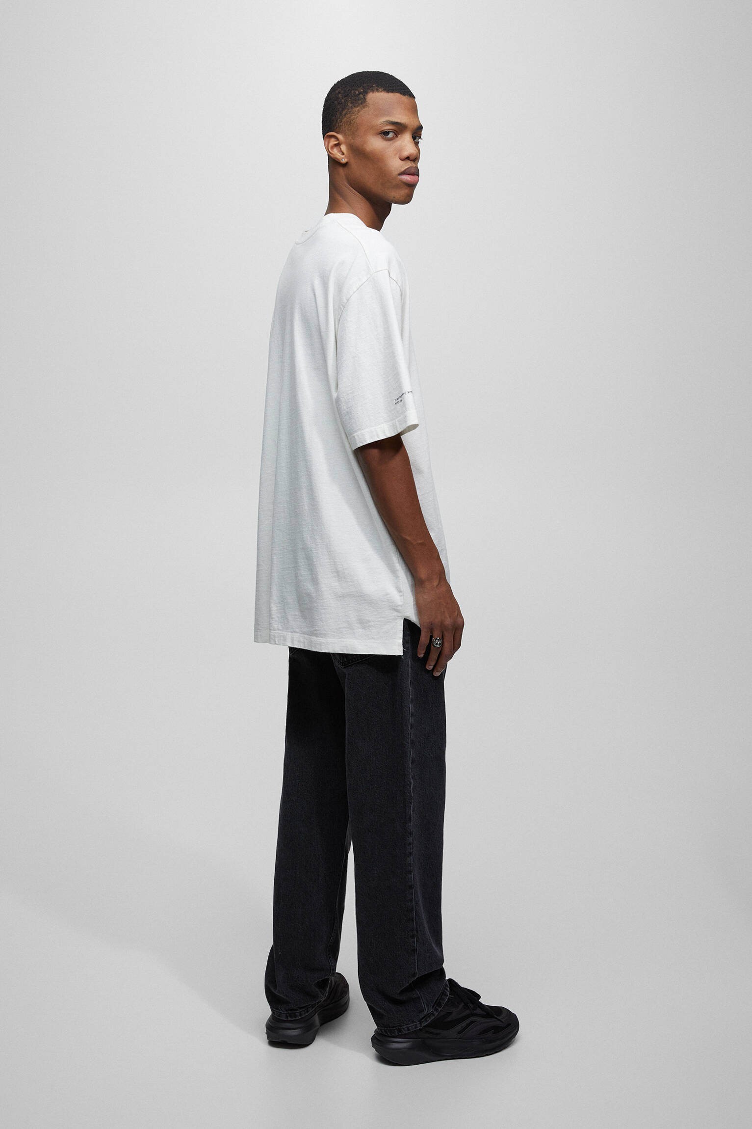 CALÇA JEANS DE PERNA LARGA - PRETA