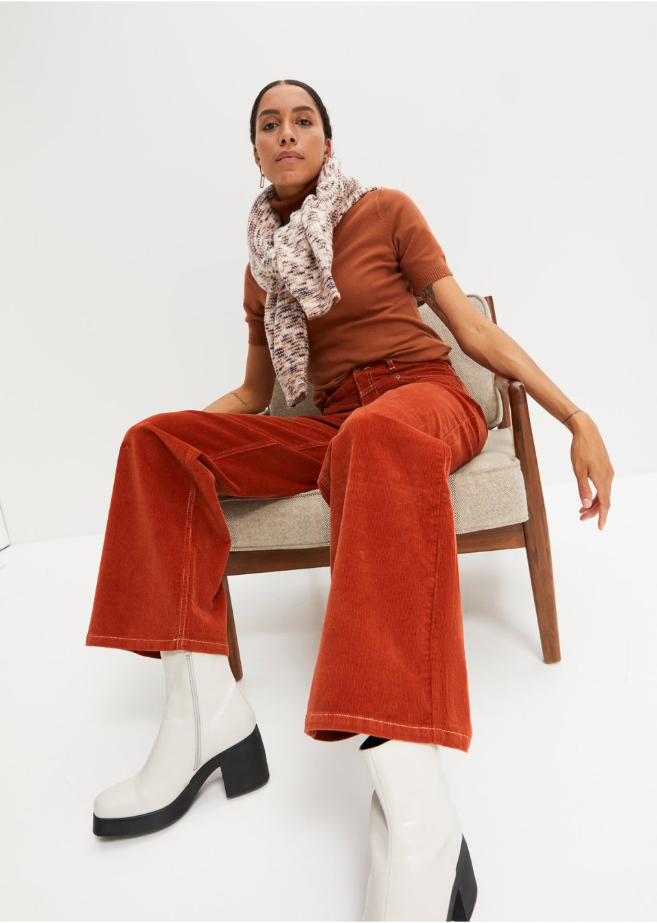 Pantalon en velours côtelé extensible, large